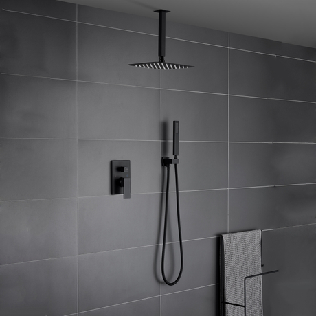 Sistema de chuveiro de chuva com montagem no teto preto fosco quadrado de 12 polegadas para banheiro com chuveiro de mão
