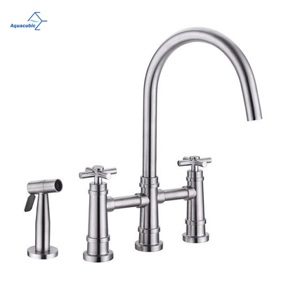 torneira de ponte sólida excelente de cozinha de 8 polegadas e 3 furos de latão com spray manual