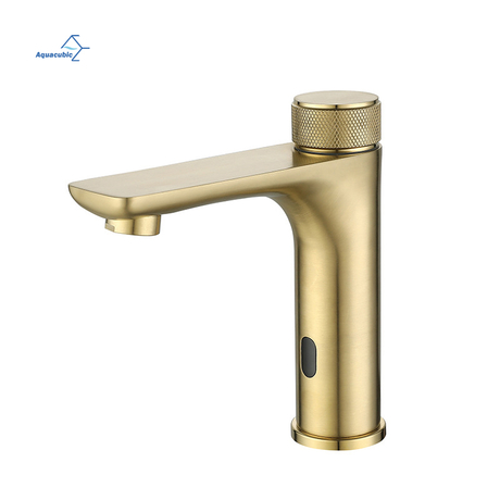 Aquacubic fábrica dourado banheiro lavatório sensor inteligente lavatório frio e quente hotel torneira de furo único
